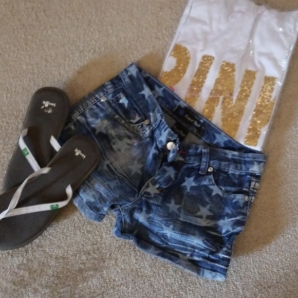 Size 16 blue/ stars shorts - Picture 1 of 4